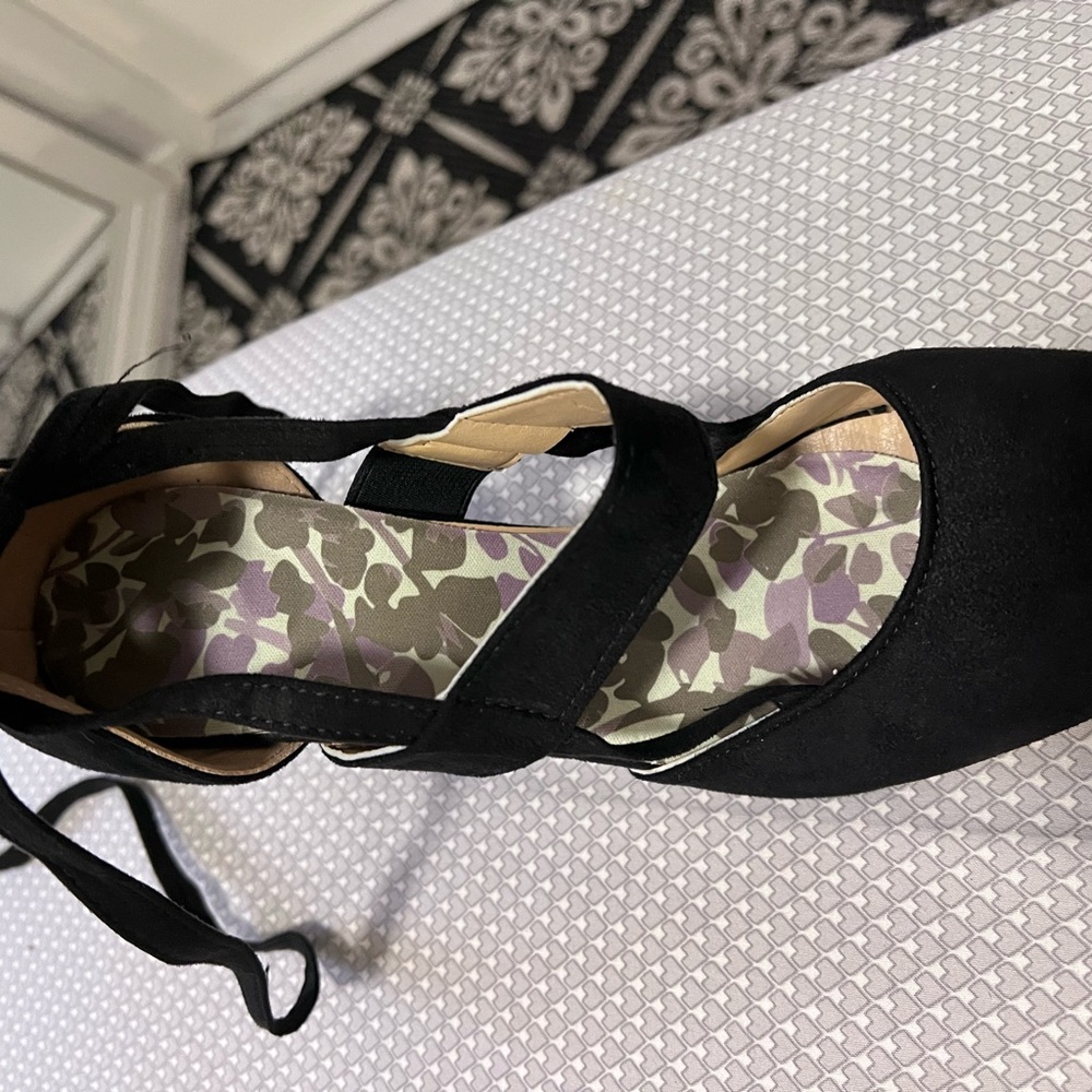 Woman’s 8.5 heels